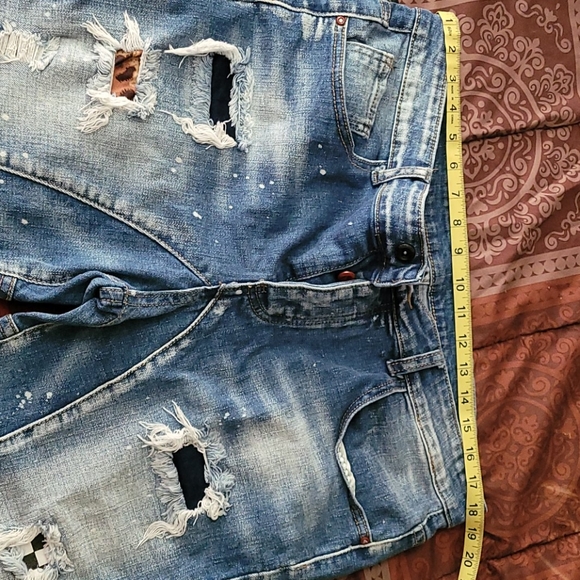 Distressed men shorts - Picture 2 of 6